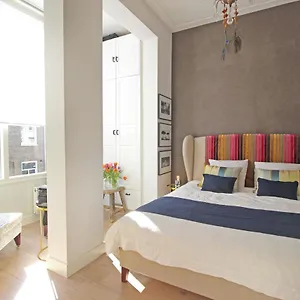 https://cozy-private-room-next-to-vondelpark.utrechthotels.net